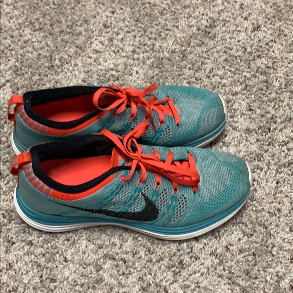 Tennis shoes Nike
